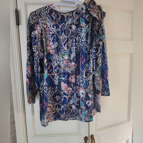 The Silk Farm Beautiful original vintage  blouse with large bow on the shoulder. - Picture 2 of 8